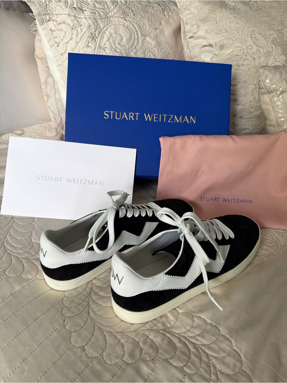 Stuart Weitzman - Like new - Black and White Suede Lace-Up Sneakers